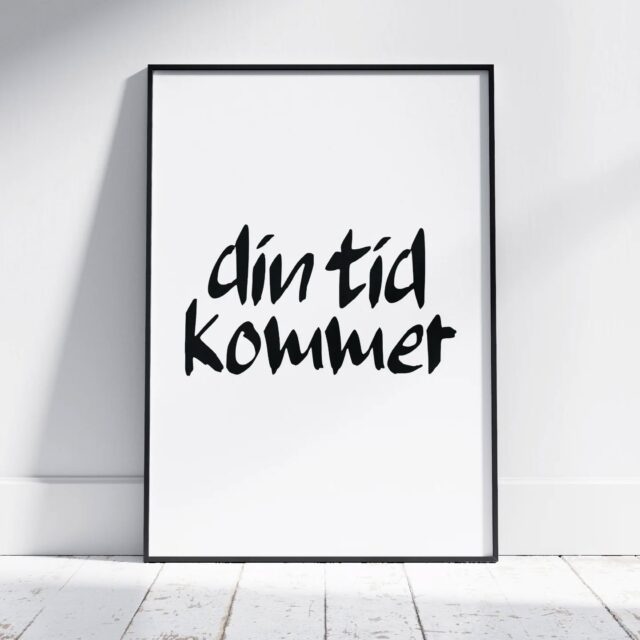 Din tid kommer - 10 år i år!
Vi har t-shirts, sweatshirts och posters på wearthelyric.se.